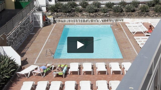 Hotel Strelitzias Apartments - video z Giaty